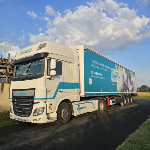 Livraison de fenêtres et portes fenêtres en PVC avec double vitrage fabriquées en France par Janneau chez Menuiseries Ménesplesiennes à Montpon-Ménestérol 24700